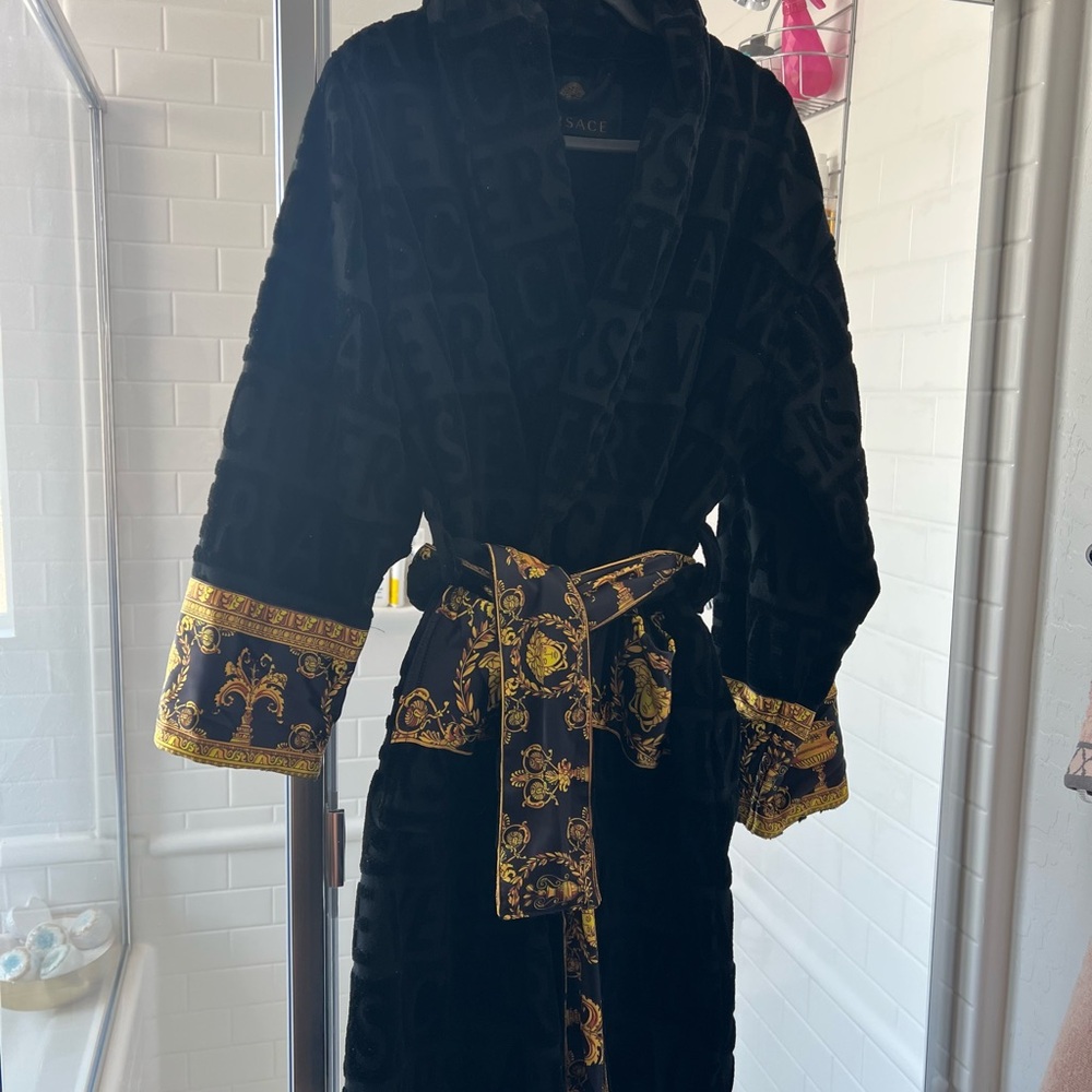 Elegant Black Robe with Gold Accents - Picture 3 of 8